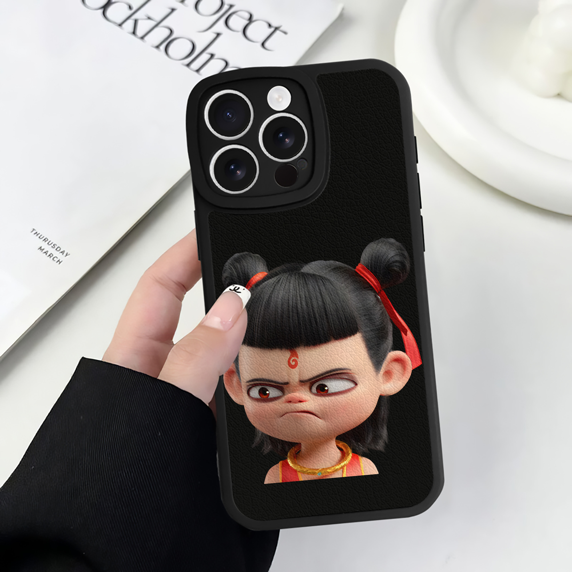 （画像用） Ne Zha 2 ナタ 魔童の大暴れ 【iPhone 16シリーズ対応】シリコンスマホケース（レザー調） 材質：シリコン